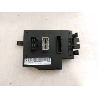 uch module confort trafic 2l Vivaro 02/14 Ref : p8200409680c 