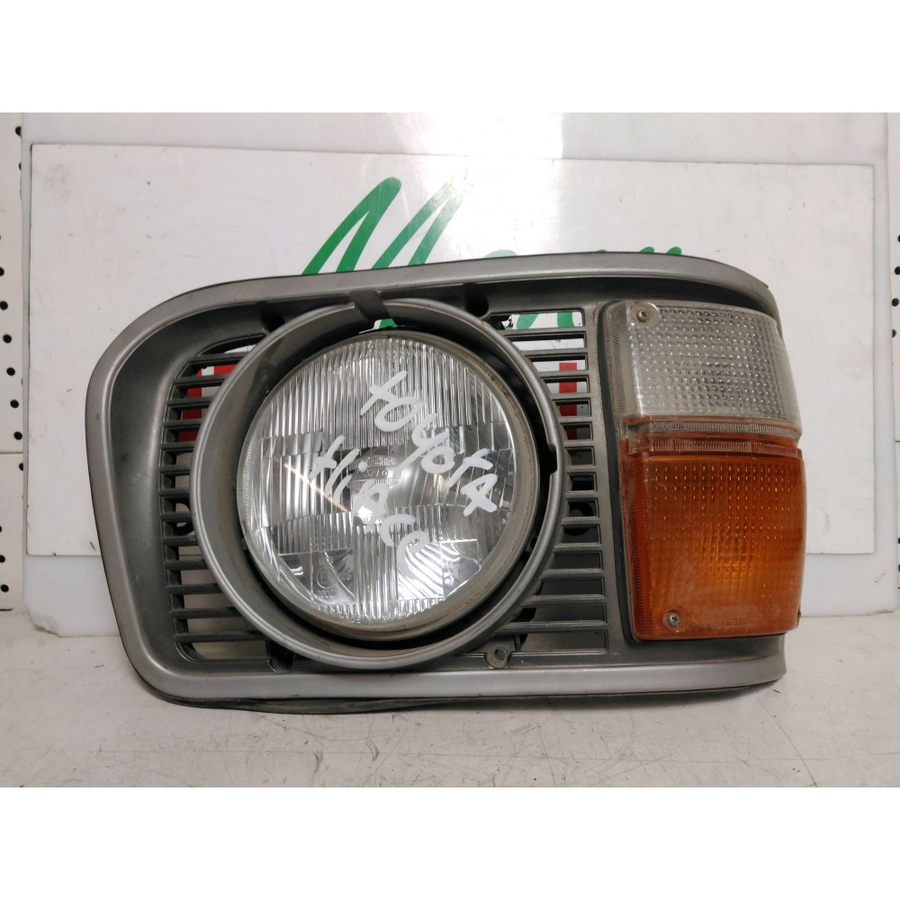 phare avant gauche Toyota Hiace Ref : 