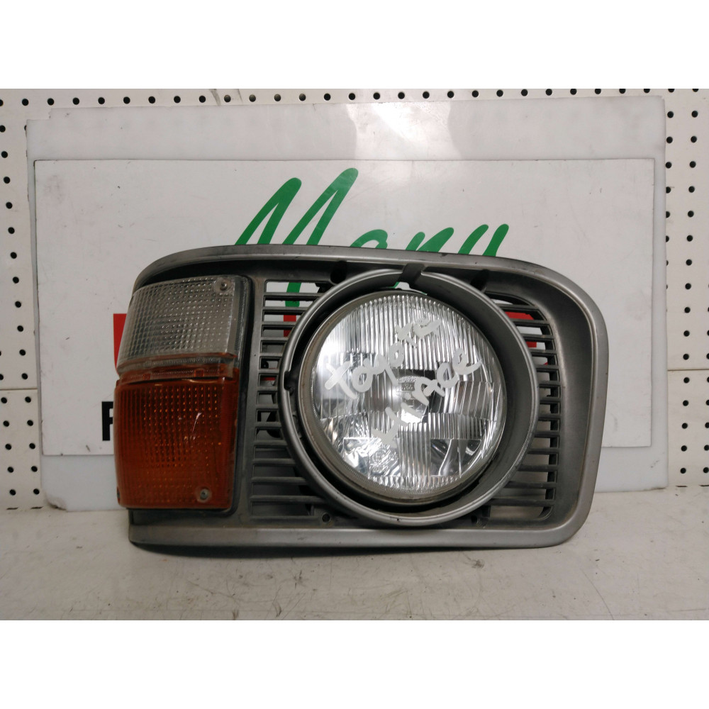 phare avant droit Toyota Hiace  Ref : 