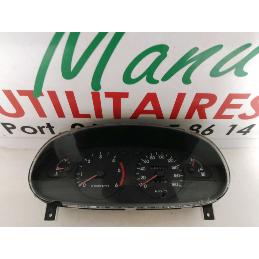 compteur Hyundai H1 2001 vitre cassée indiquer en photo Ref : 940044A220