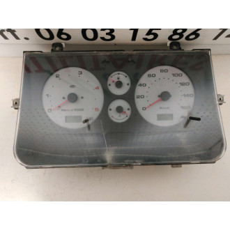 compteur Cabstar 2003 vitre légèrement fissurée indiquer en photo Ref : 248109X204