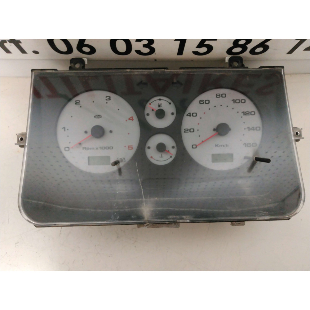compteur Cabstar 2003 vitre légèrement fissurée indiquer en photo Ref : 248109X204