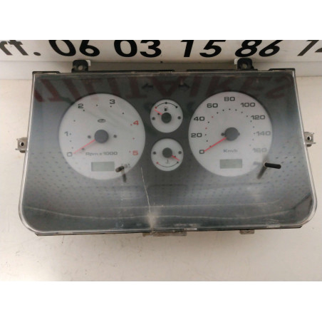 compteur Cabstar 2003 vitre légèrement fissurée indiquer en photo Ref : 248109X204