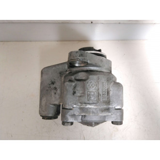 Pompe de direction assistée Iveco Daily Ref : 7683955126