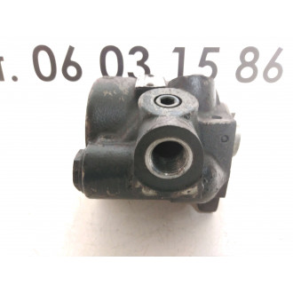 pompe de direction assistée Iveco Daily  Ref : 7673955727
