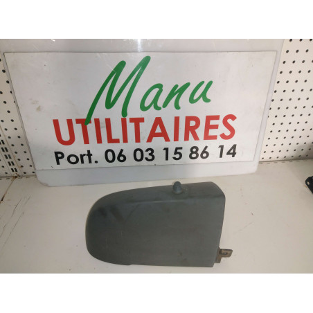 angle Trafic 2005 arrière gauche  Ref : 8200011485