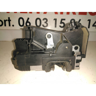 serrure porte Trafic II 2005 1.9L DCI avant gauche  Ref : 8200008246