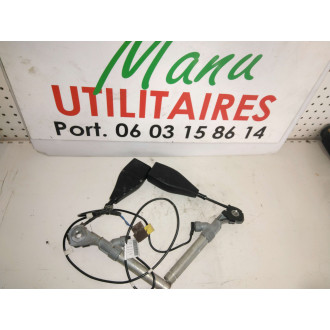 boucle de ceinture Trafic II 1.9L DCI avant droit  Ref : 2778P226A