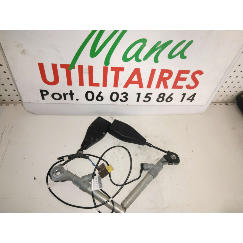 boucle de ceinture Trafic II 1.9L DCI avant droit