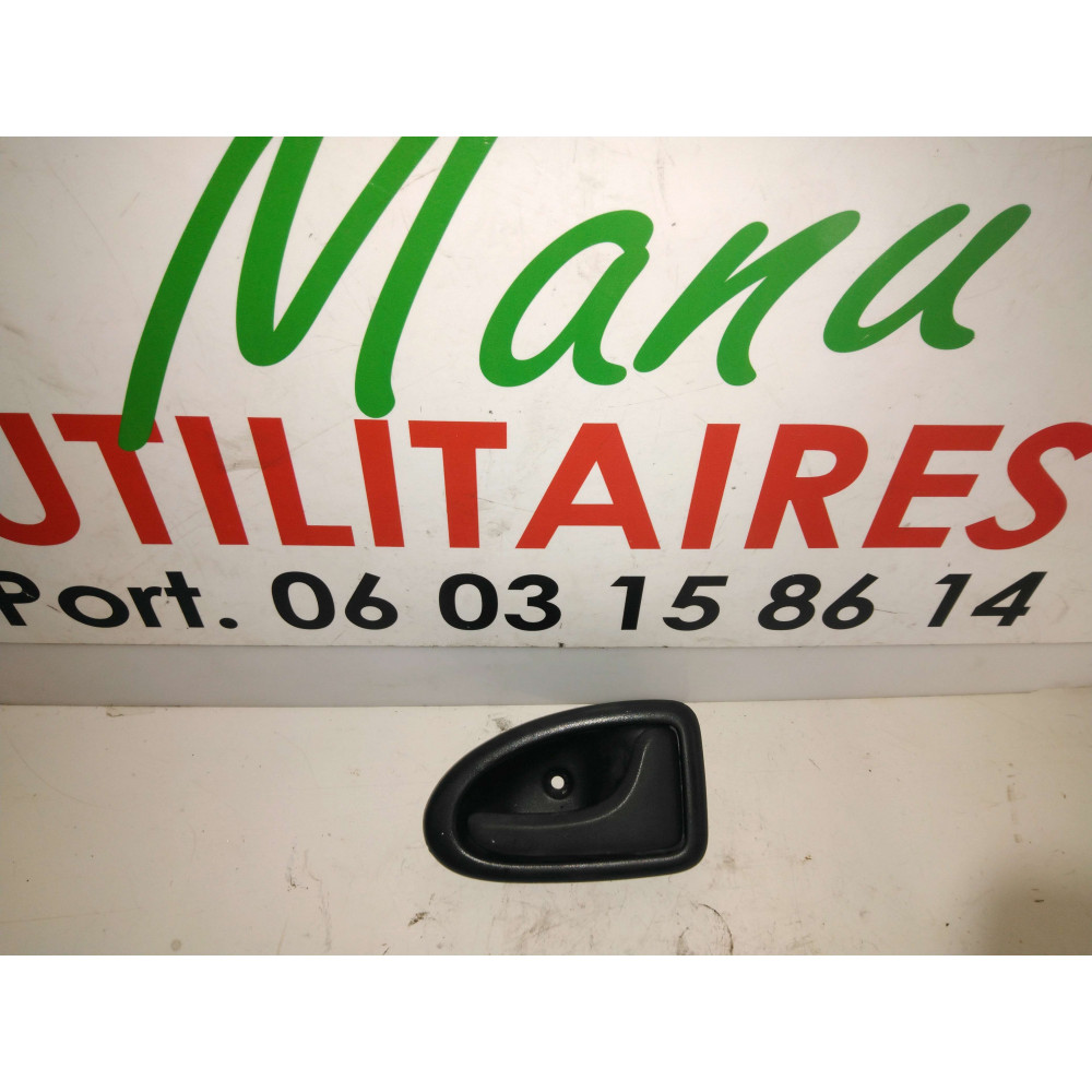 poignée de porte Trafic II 1.9L DCI intérieur avant gauche Ref : 8200028995