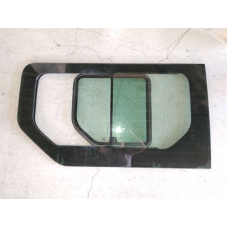 vitre centrale Trafic II 1.9L DCI latéral gauche