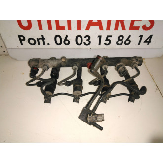 4 injecteurs + rampes Trafic II 1.9L DCI Ref : 8200330912