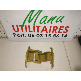 charnière de porte Trafic II 1.9L DCI inférieure arrière droit Ref : 66379