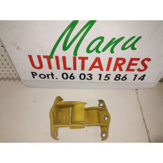 charnière de porte Trafic II 1.9L DCI arrière droit  Ref : 