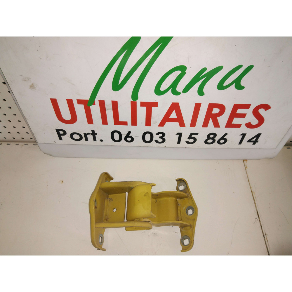 charnière de porte Trafic II 1.9L DCI arrière droit  Ref : 