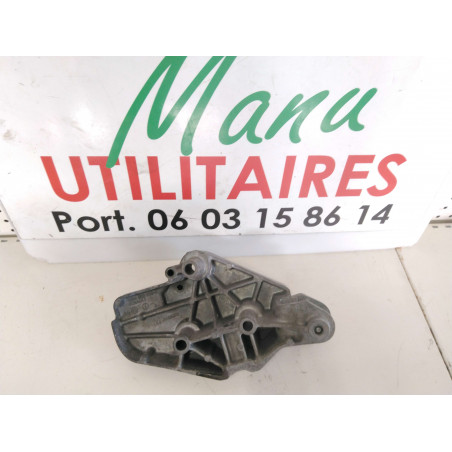 support moteur avant Trafic II 1.9L DCI Ref : 8200003828K