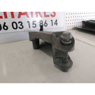 support moteur avant Trafic II 1.9L DCI Ref : 8200003828K