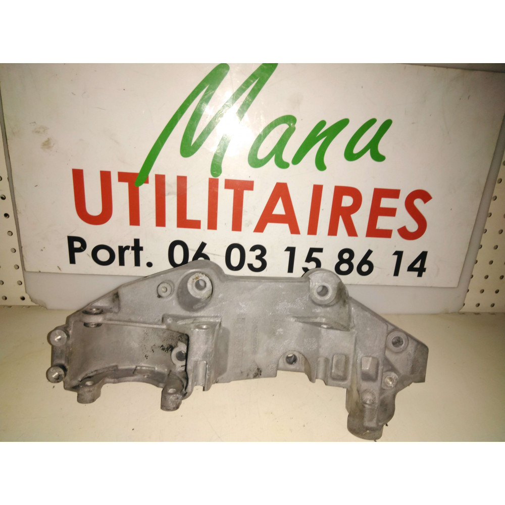 support moteur pompe de DA Primastar Vivaro Ref : 8200527320