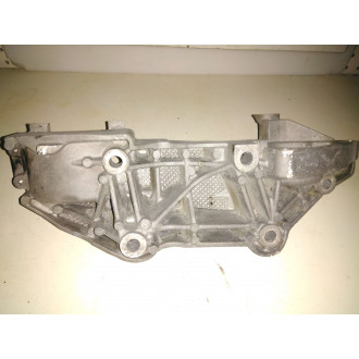 support moteur pompe de DA Primastar Vivaro Ref : 8200527320