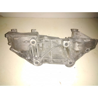 support moteur pompe injection trafic II  Ref : 8200527320