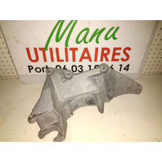 support moteur pompe de DA Trafic II Vivaro  Ref : 8200183234