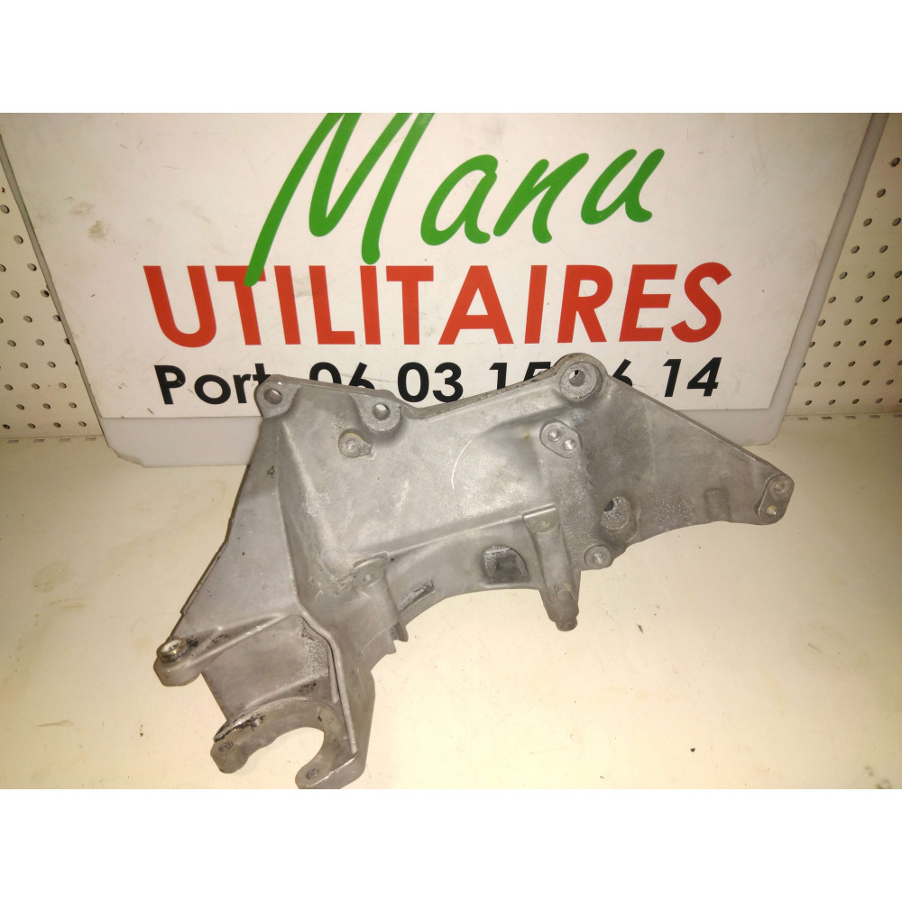 support moteur pompe de DA Trafic II Vivaro  Ref : 8200183234