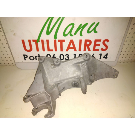 support moteur pompe de DA Trafic II Vivaro  Ref : 8200183234