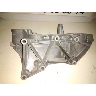 support moteur pompe de DA Trafic II Vivaro  Ref : 8200183234