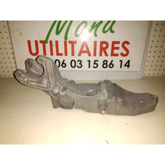 support moteur pompe de DA Trafic II Vivaro  Ref : 8200183234