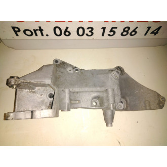 support moteur pompe de DA Trafic II Vivaro  Ref : 8200183234