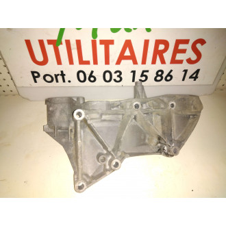 support moteur pompe de DA Trafic II Vivaro  Ref : 8200183234