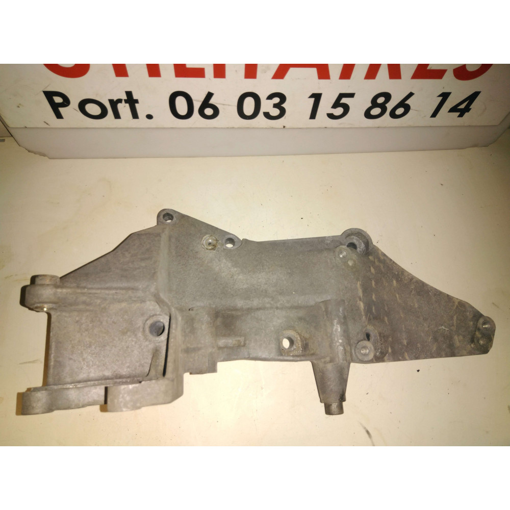 support moteur pompe de DA Trafic II Vivaro  Ref : 8200183234