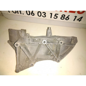 support moteur pompe de DA Trafic II Vivaro  Ref : 8200183234