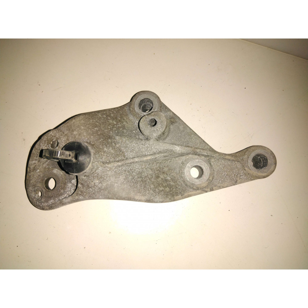 support moteur Trafic  Ref : 8200818975