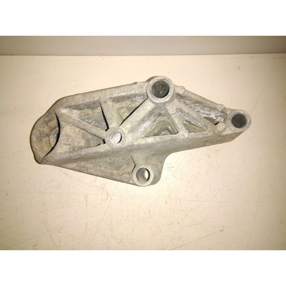 support moteur Master II  Ref : 7700308752