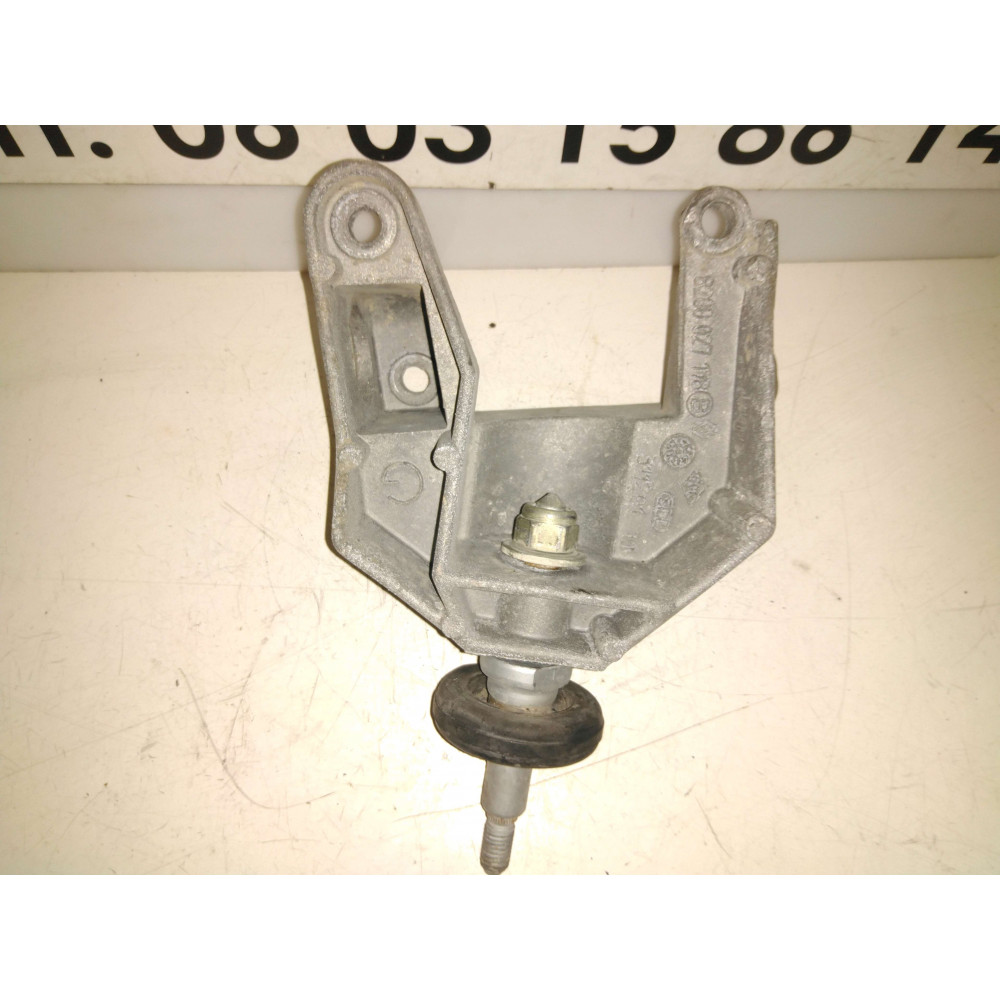 support moteur MASTER II avant gauche Ref : 8200027178