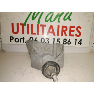 support moteur MASTER II avant gauche Ref : 8200027178