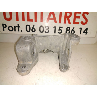 support moteur MASTER II avant gauche Ref : 8200027178