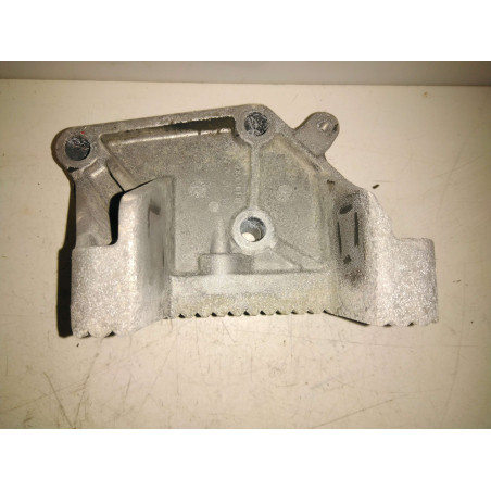 support moteur Master II  Ref : 7700312867