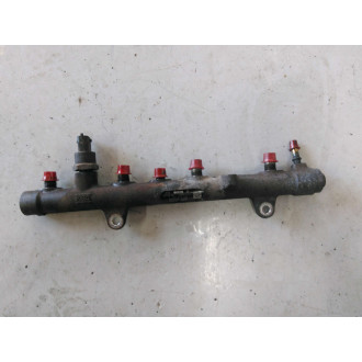 rampe d'injecteurs trafic 1.9L Ref : 8200330912
