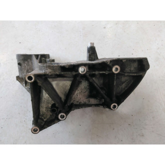 support moteur pompe de DA trafic II Vivaro  Ref : 8200183234