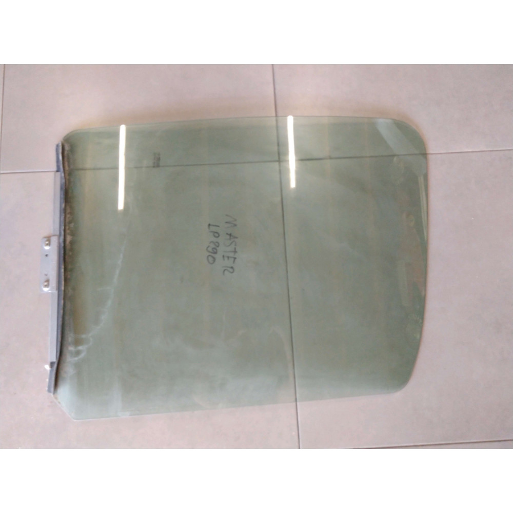 vitre Master 2.2L DCI avant droite  Ref : 