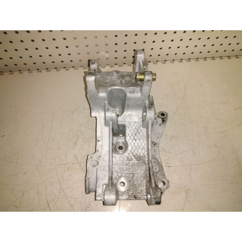 support pompe de DA berlingo 2.0L HDI Ref : 9643834880