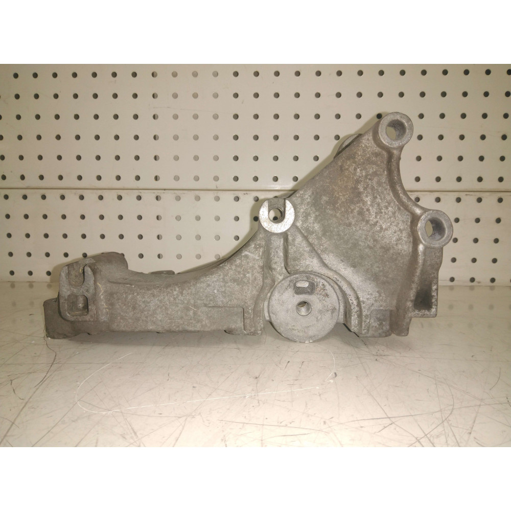 Support moteur Trafic Primastar Vivaro 01-06  Ref : 7700113199