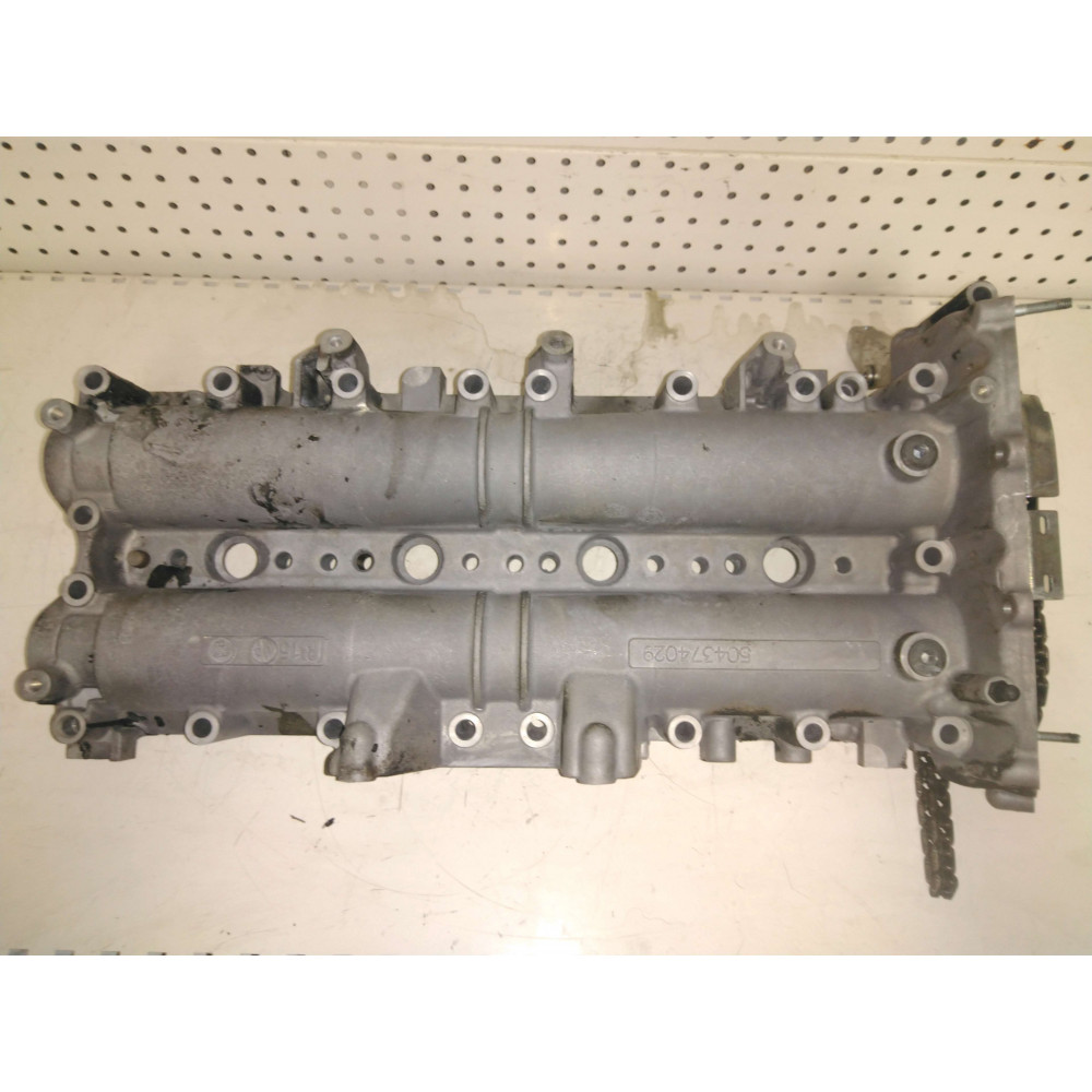 Cache culbuteur avec à came Iveco An 2022 3.0l 180ch Ref : 504374029