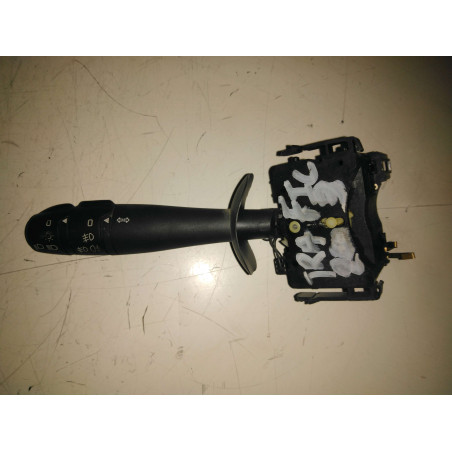 Commodo de clignotant Trafic 01-06 Ref : 7701059356