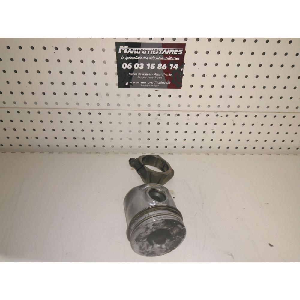 piston Iveco 2,3 L HPI  Ref : 