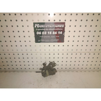 serrure Iveco parti intérieure côté droit  Ref : 