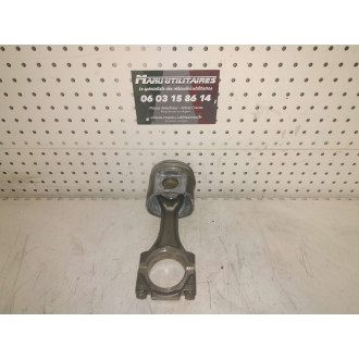 piston moteur Iveco 2,8  Ref : 