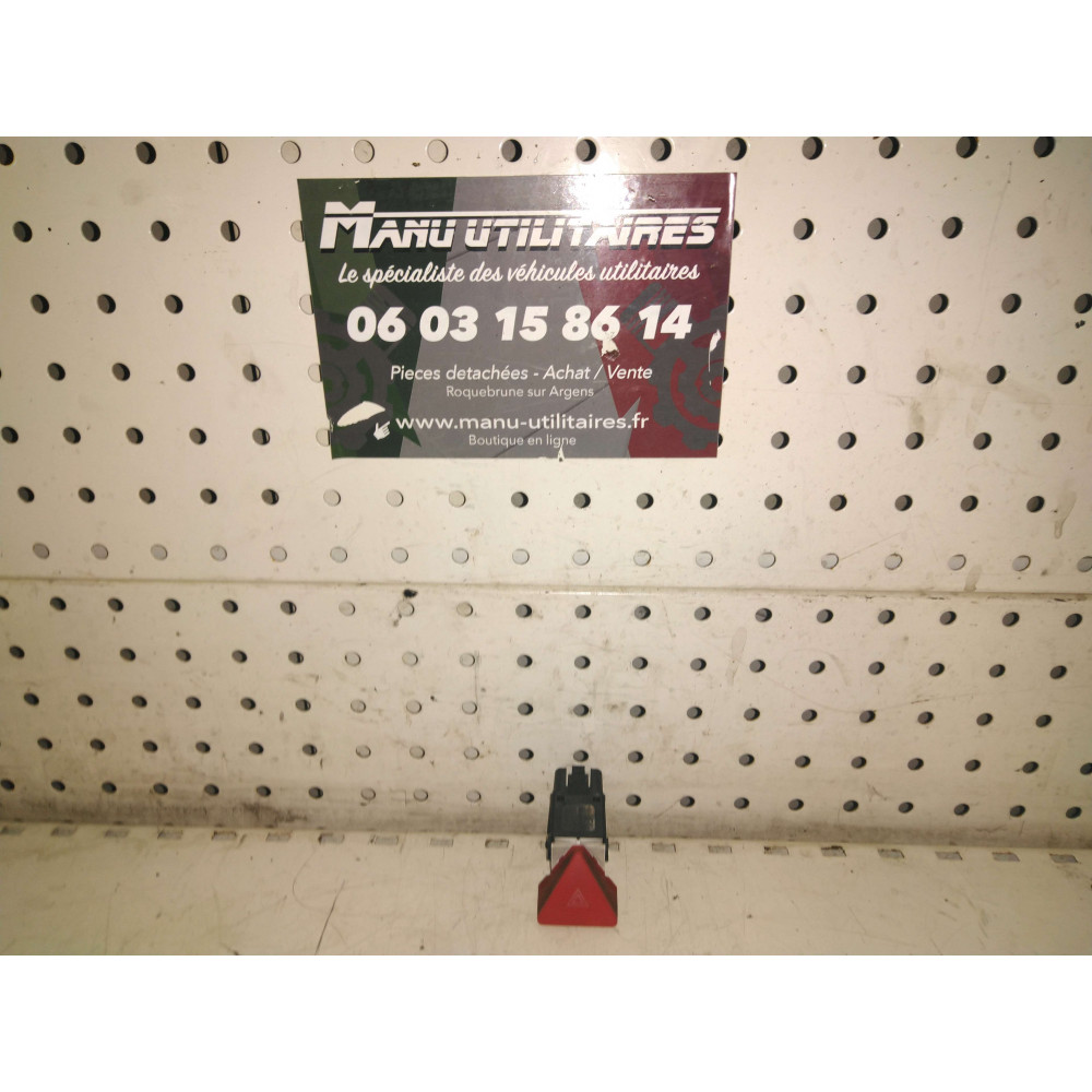 bouton de warning caddy 04-10 Ref : 1T0-953-509